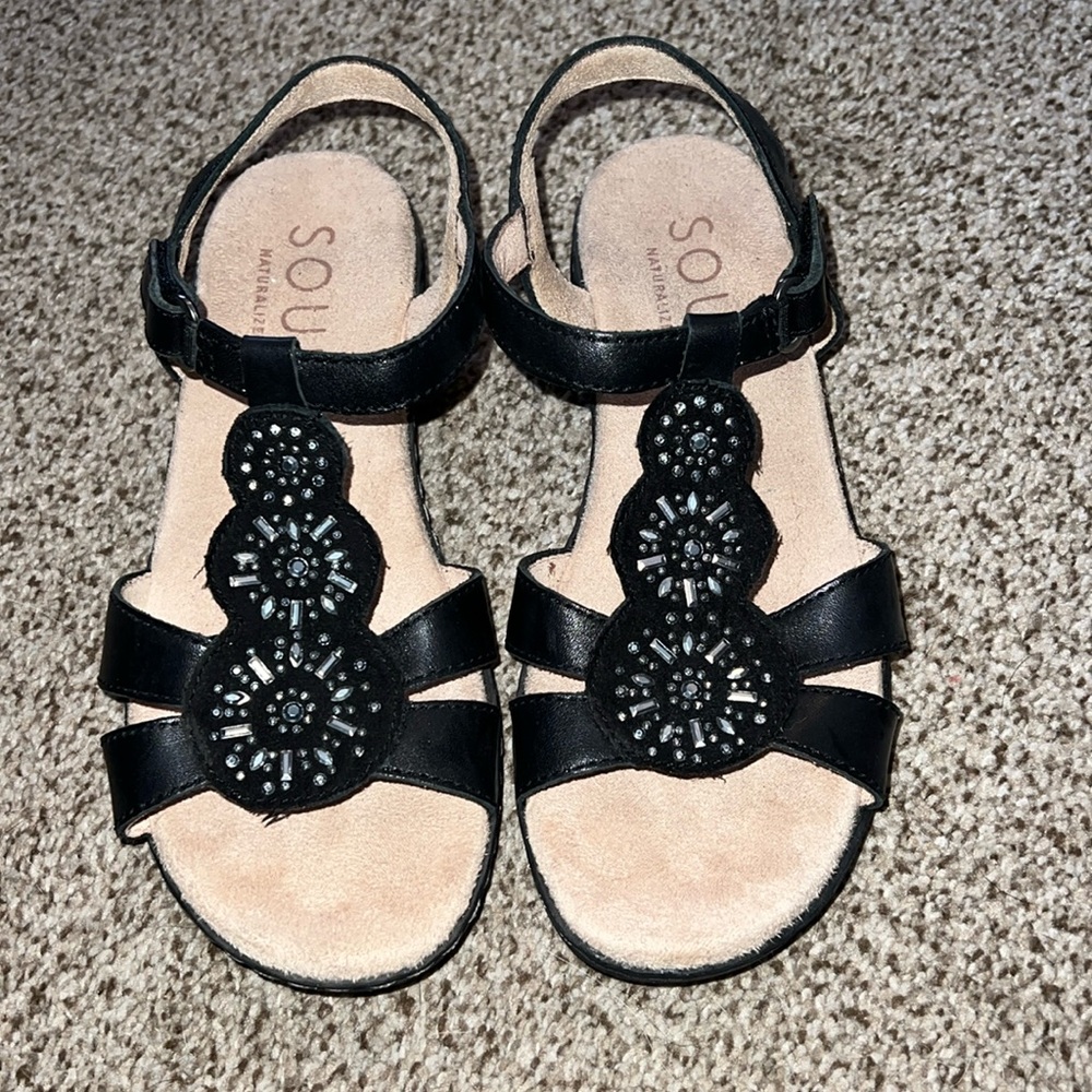 Super cute soft sandals, velcro strap